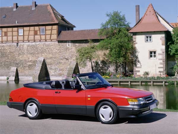 Ein Klassiker ist auch das Saab 900 Cabrio.