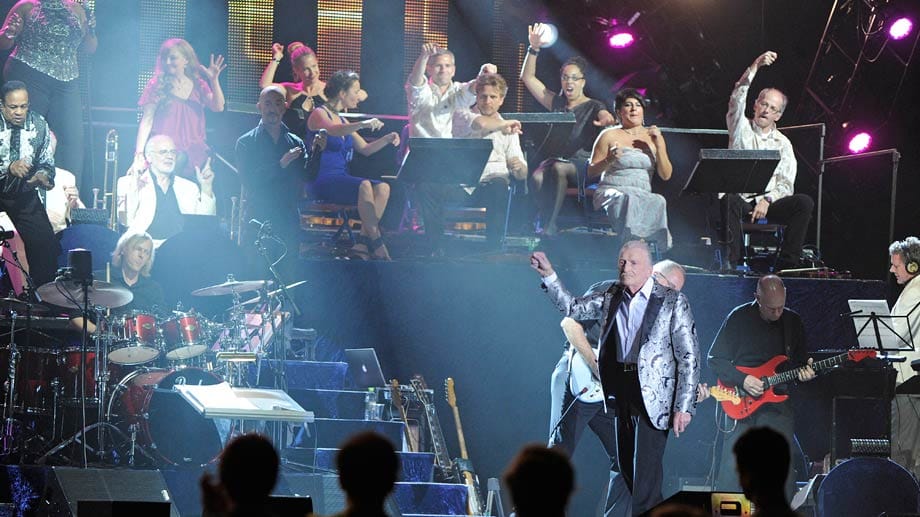 James Last alias Hans oder Hansi Last mit seinem Orchester bei einem Konzert am 18.05.2013 in der Hamburger O2 World Arena.