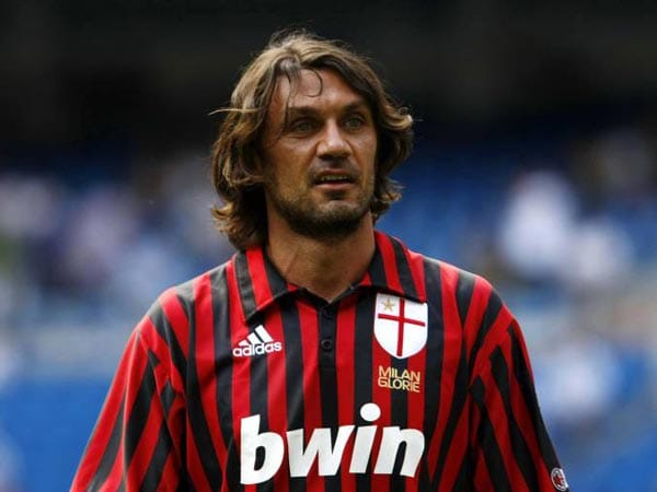 Paolo Maldini war bis ins hohe Alter von 41 Jahren immer noch Kapitän des AC Mailand, für den auch sein Vater Cesare aktiv war. Maldini gehörte auf der Position des Linksverteidigers zur internationalen Spitzenklasse. Im Sommer 2009 beendete der italienische Rekordnationalspieler seine Karriere.