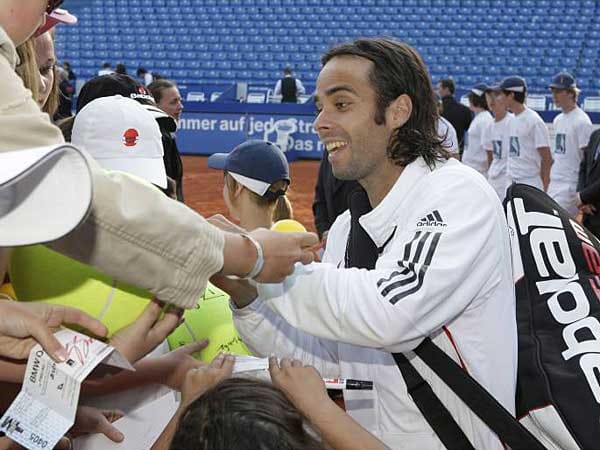 Fernando Gonzalez musste im Mai 2009 die Titelverteidigung beim Turnier in München abschreiben, weil er zuvor in Rom bei einer Autogrammstunde umgeknickt war. "Nach dem Sieg gegen Juan Monaco war ich sehr übermütig", so der Tennis-Spieler.