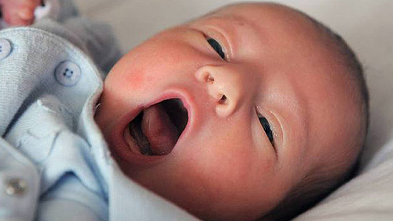 Babys drücken mit ihren Lauten und Gesten ihre Gefühle und Bedürfnisse aus.