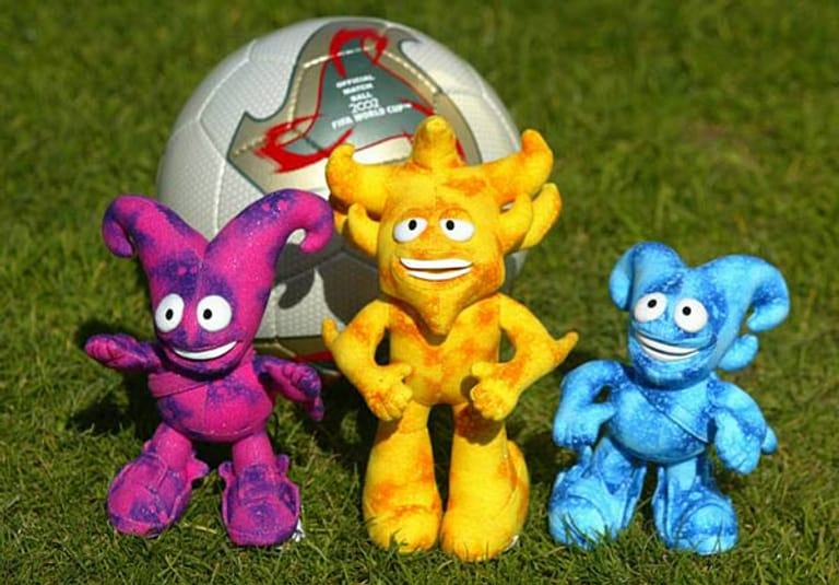 Gleich drei Maskottchen gab es für die WM 2002 in Japan und Südkorea: Ato, Kaz und Nik.