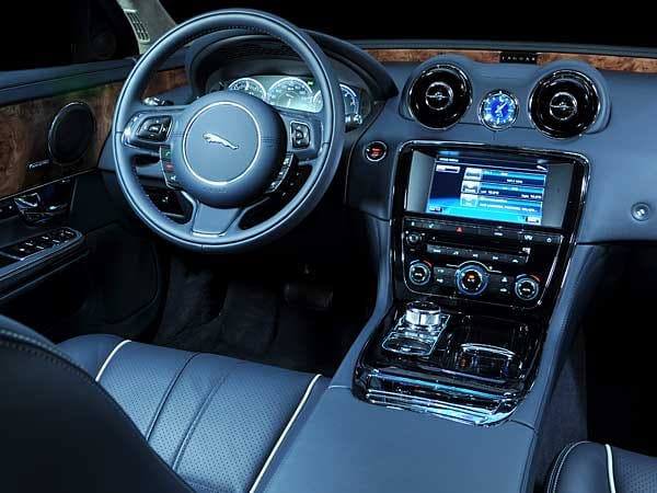 Der Innenraum des Jaguar XJ ist nobel und gleichzeitig modern.