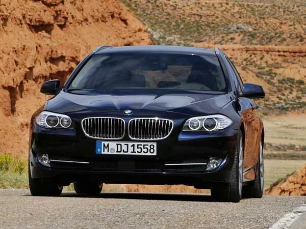 Die Doppelniere betont auch beim neuen 5er Touring das klassische BMW-Antlitz: