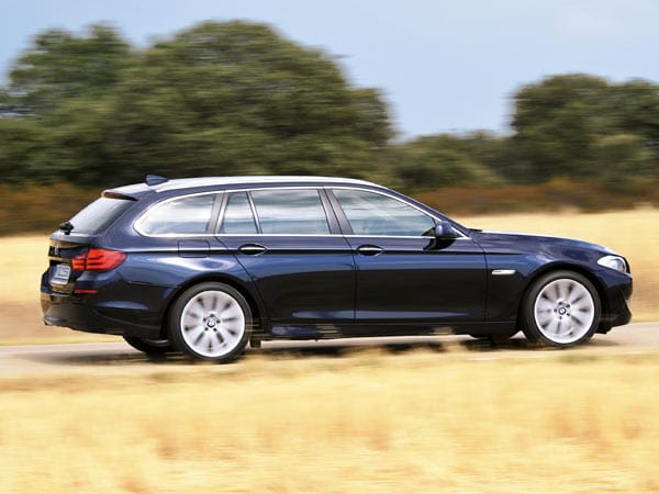 Auf fast fünf Meter streckt sich der neue BMW 5er Touring.