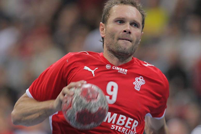 Lars Christiansen spielte von 1996 bis 2010 für die SG Flensburg-Handewitt in der Bundesliga. Der Däne belegt Platz zwei in der ewigen Bundesliga-Torschützenliste, vom Sieben-Meter-Punkt traf jedoch keiner häufiger. In Dänemark ist er Rekordnationalspieler und -torschütze.