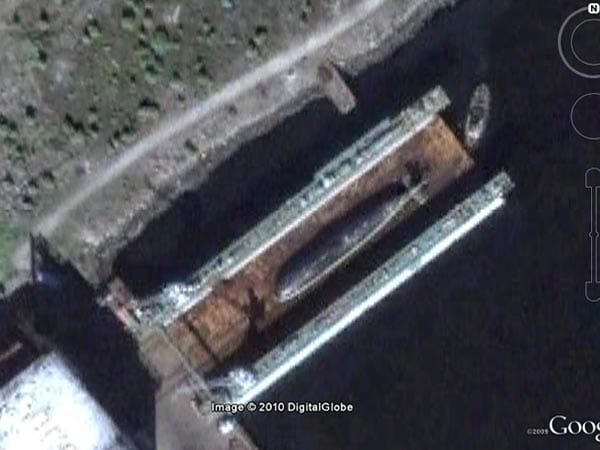 Russisches U-Boot im Trockendock bei Murmansk