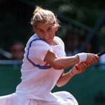 Mit 16 Jahren und sechs Monaten war Seles die jüngste French-Open–Siegerin aller Zeiten.1993 wurde sie von einem fanatischen Steffi-Graf-Fan niedergestochen, was ihr nicht nur physisch, sondern auch psychisch so schwer zusetzte, dass sie erst nach zwei Jahren wieder an der WTA-Tour teilnahm.