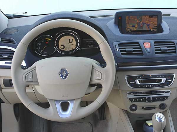 Schrulligkeiten wie der Digital-Tacho geben dem Renault-Cockpit einen eigenständigen Charakter.