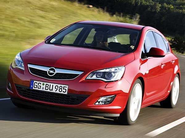 Der Opel Astra nimmt Designanleihen beim großen Bruder Insignia.
