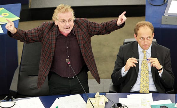 Seit Jahren ist Cohn-Bendit (im Bild im September 2009 im EU-Parlament) politisch vor allem auf EU-Ebene tätig. Nun will er die Linke in Frankreich auf Vordermann bringen Seit Jahren ist Cohn-Bendit (im Bild im September 2009 im EU-Parlament) politisch vor allem auf EU-Ebene tätig. Nun will er die Linke in Frankreich auf Vordermann bringen