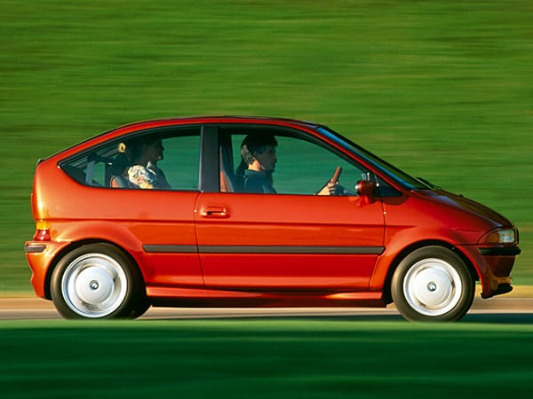 Der viersitzige BMW E1 konnte an einer haushaltsüblichen Steckdose aufgeladen werden.
