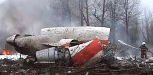 Völlig zerstört: Das Wrack der polnischen Präsidenten-Maschine, die beim Landeanflug auf die russische Stadt Smolensk abgestürzt ist