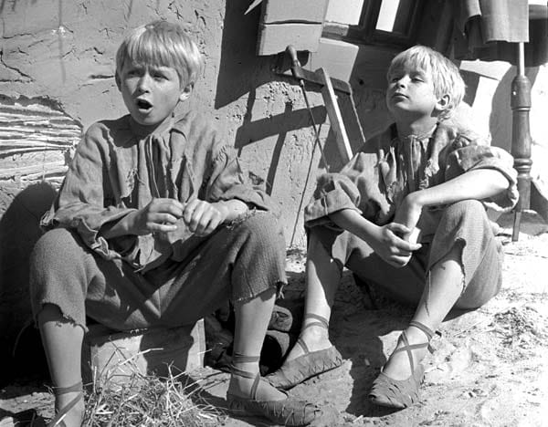 Lech Kaczynski war zusammen mit seinem Bruder Jaroslaw in den 60er Jahren ein Kinderstar in Polen. Er spielte in Märchenfilmen mit, die im Kino liefen