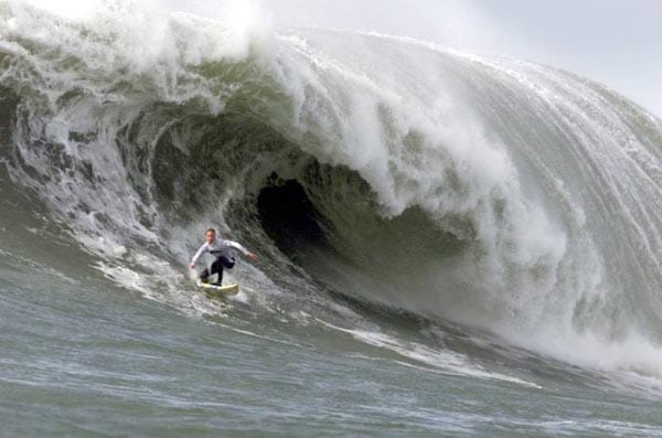 Die Wellenberge vor der Half Moon Bay in Kalifornien locken jedes Jahr Surfer aus aller Welt an.