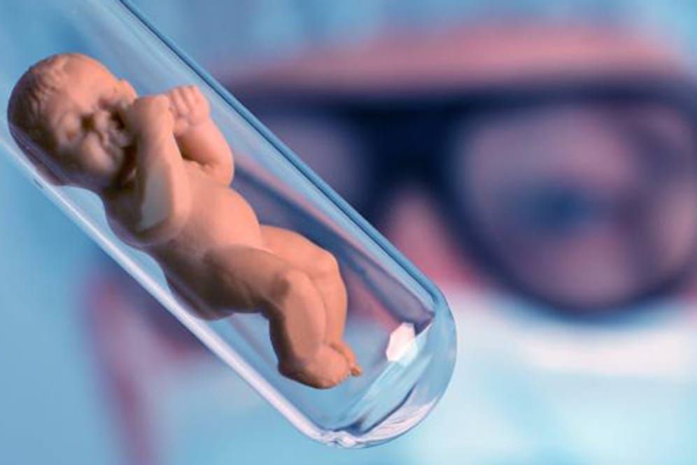 In manchen Ländern ist es sogar möglich bei der künstlichen Befruchtung das Geschlecht auszuwählen. (Bild: imago)