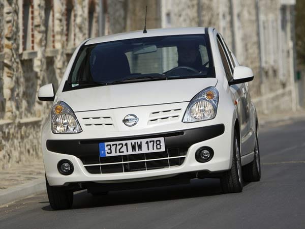 Der Nissan Pixo steht ab 8180 Euro zur Verfügung. Das City-Auto hat einen Wendekreis von nur neun Metern, bietet eine gute Rundumsicht und verfügt unter anderem über Servolenkung, Airbags für Fahrer und Beifahrer sowie ABS.