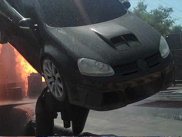 Fliegende Autos und riesige Explosionen bekommt man nicht jeden Tag zu sehen: In den Universal Studios konnten die Kandidaten solche Effekte ganz nah bestaunen. Fliegende Autos und riesige Explosionen bekommt man nicht jeden Tag zu sehen: In den Universal Studios konnten die Kandidaten solche Effekte ganz nah bestaunen.
