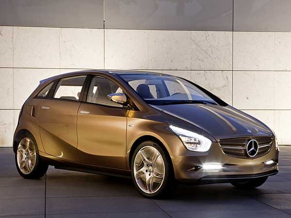 Mercedes BlueZero E-Cell Plus: Die kommende B-Klasse kommt mit 136 Elektro-PS rund 100 Kilometer weit. In Serie geht das Gefährt allerdings nicht vor 2013.