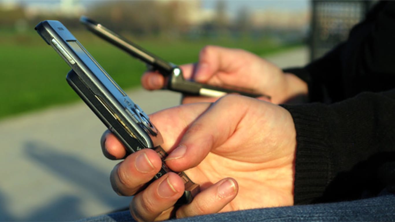 Neue Abzocker-SMS soll Handybesitzern das Geld aus der Tasche ziehen. (Bild: stock:xchng)