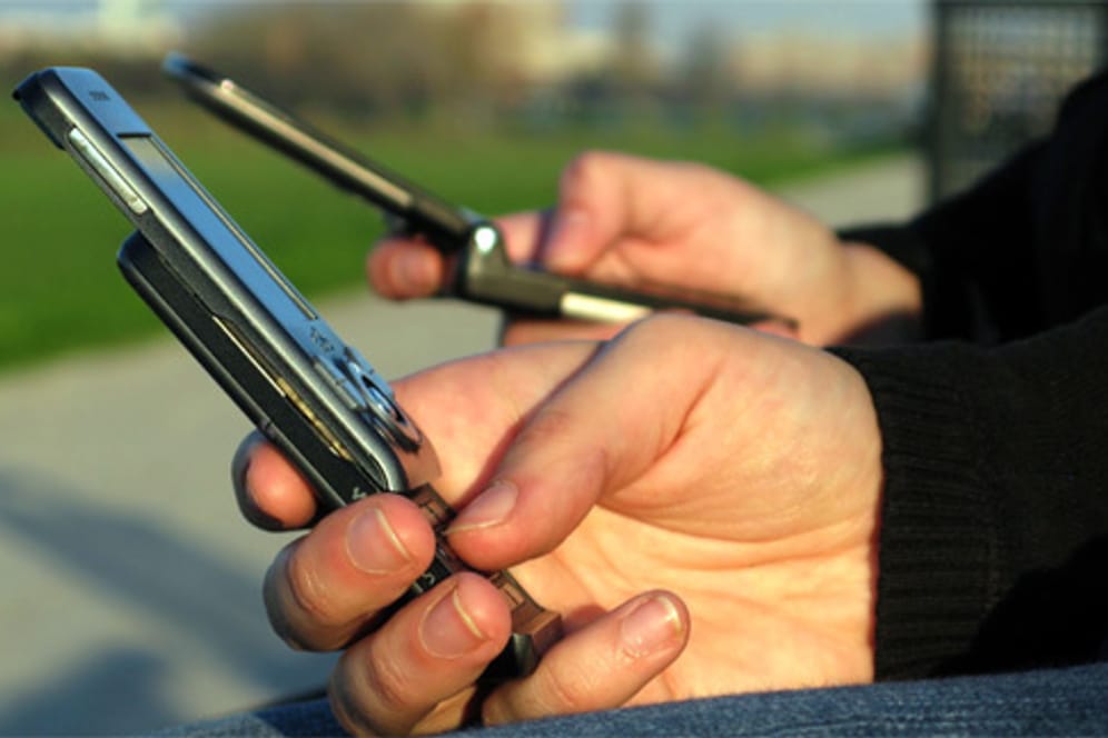 Neue Abzocker-SMS soll Handybesitzern das Geld aus der Tasche ziehen. (Bild: stock:xchng)