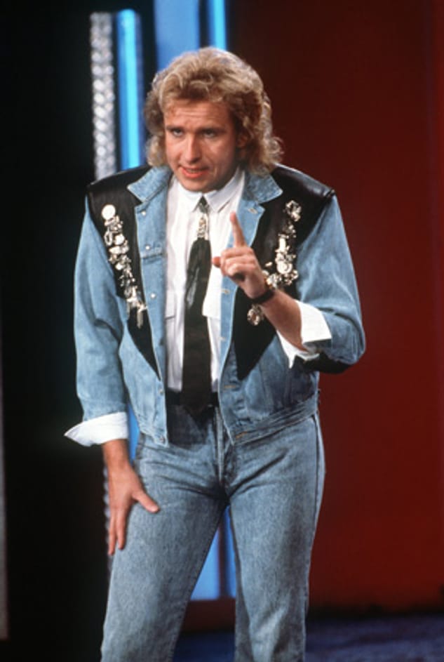 Für seinen außergewöhnlichen Kleidungsstil ist Gottschalk seit Jahren berüchtigt. In diesem Jeans-Outfit etwa erschien er bei der 50. "Wetten, dass ..?"-Sendung im November 1988 in der Duisburger Rhein-Ruhr-Halle.