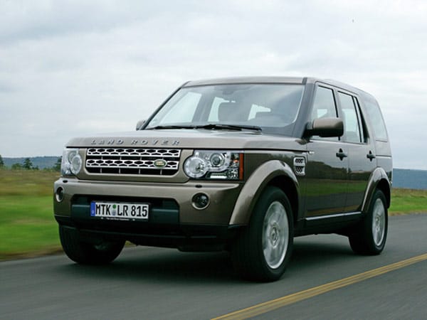Land Rover Discovery 2,7 TD V6: Das SUV gibt es als Leasing-Angebot mit einer Anzahlung von 8399 Euro und einer Monatsrate von 299 Euro für etwa 27.000 Euro. Ersparnis: 35,5 Prozent oder fast 15.000 Euro.