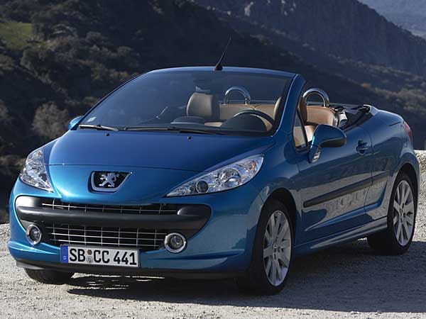 Cabrio für kleines Geld: Leasing mit dem "Easy Drive Tarif" macht den Peugeot 207 CC Filou 1.6 um über 24 Prozent günstiger - er kostet nun knapp unter 15.000 Euro.