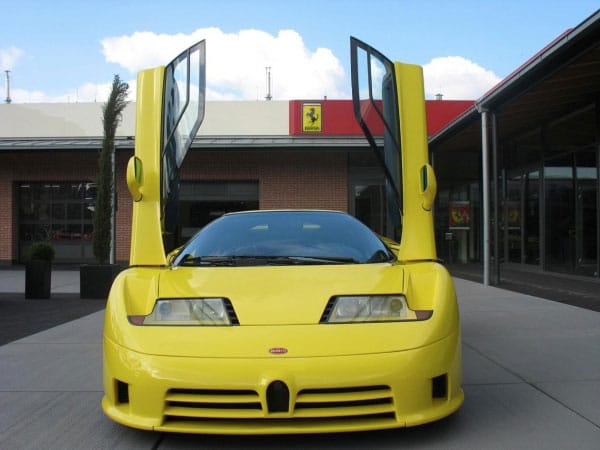 Dieses Exemplar des 90er Jahre Sportwagens ist aber aus einem anderen Grund ein besonderes: Es gehörte Michael Schumacher.