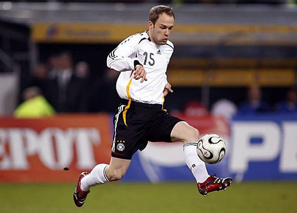 Der damalige Schalker Fabian Ernst fliegt vor der WM 2006 aus dem Kader Jürgen Klinsmanns.