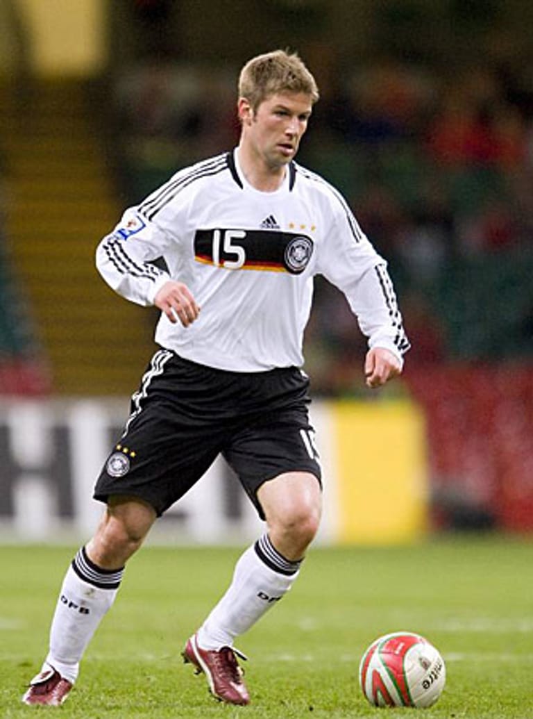 2006 noch die Überraschung im Aufgebot, fehlt der Ex-Stuttgarter Thomas Hitzlsperger 2010, weil er während der Hinrunde 2009/10 beim VfB vom Kapitän zum Reservisten abstürzt. Er wechselt nach Rom, kommt aber auch dort nicht wirklich zum Zug.