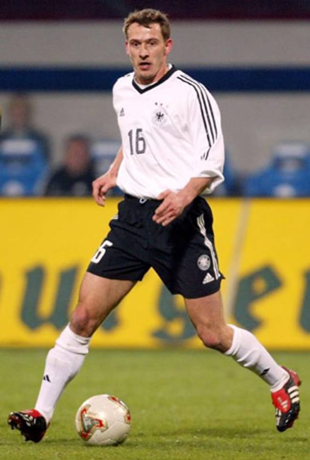 Das Talent des Schalker Linksfüßers Jörg Böhme ist unbestritten, reicht aber 2002 nicht für eine Nominierung im Kader des DFB-Teamchefs Rudi Völler.