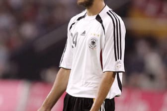 Damals noch Mainzer, bleibt Manndecker Manuel Friedrich 2006 außen vor. Auch vier Jahre später schafft es der nunmehrige Leverkusener nur in den Perspektivkader des Bundestrainers, der inzwischen Joachim Löw heißt.