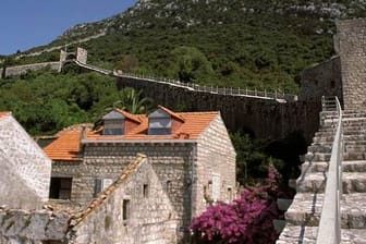 Kroatien: Blick auf die längste Stadtmauer Europas