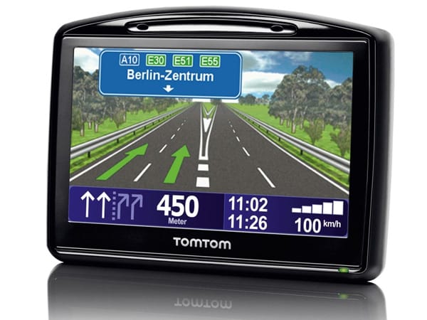 TomTom GO 930 Traffic Ein gutes und wiederum um ein Stückchen weiterentwickeltes Navigationsgerät. Beigaben wie IQ-Routes und Spurassistent sind nützliche Funktionen, wenn auch noch verbesserungswürdig.