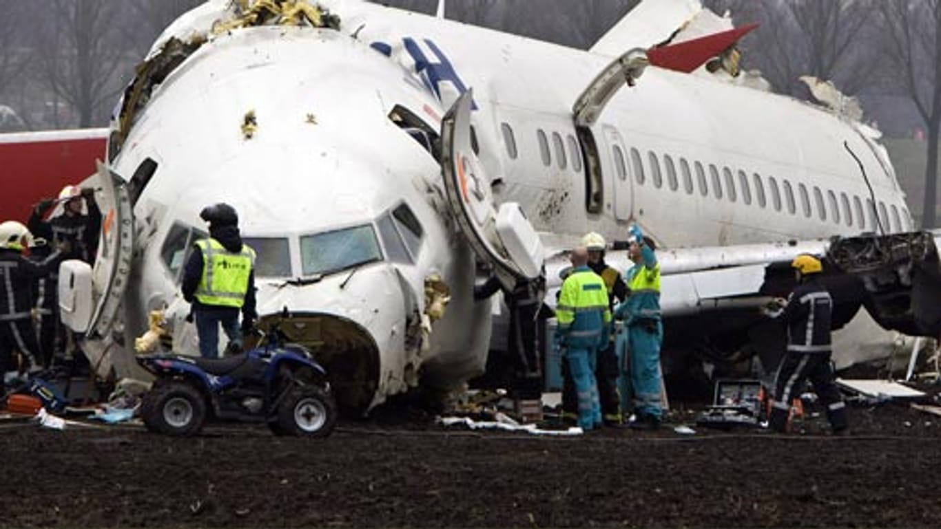 Ein Flieger der Türkisch Airlines stürzte 2009 während der Landung auf dem Amsterdamer Flughafen Schipol ab.