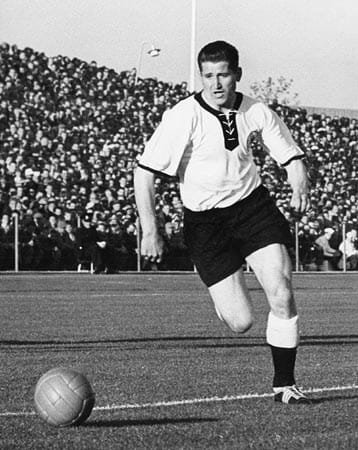 In Malmö gelingen am 8. Juni 1958 dem deutschen Finaltorschützen von 1954, Helmut Rahn, gleich zwei Tore gegen die gefürchteten Argentinier. In Malmö gelingen am 8. Juni 1958 dem deutschen Finaltorschützen von 1954, Helmut Rahn, gleich zwei Tore gegen die gefürchteten Argentinier.