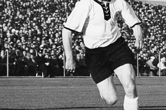 In Malmö gelingen am 8. Juni 1958 dem deutschen Finaltorschützen von 1954, Helmut Rahn, gleich zwei Tore gegen die gefürchteten Argentinier.