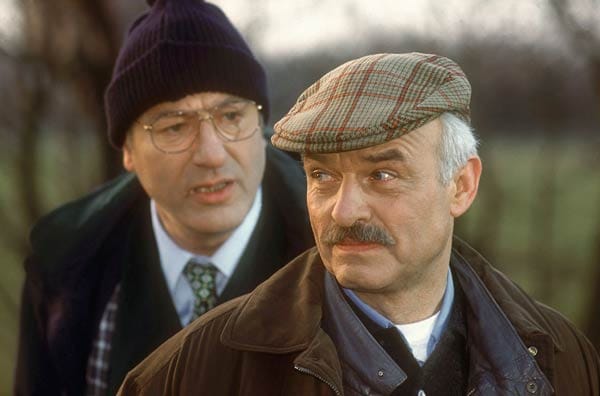 Mit dem Urgestein Manfred Krug galt er als unzertrennlich. Charles Brauer bildete mit dem noch prominenteren Kollegen 15 Jahre ein Duo, das Gespann Brockmöller/Stoever war von 1986 bis 2001 in 38 "Tatort"-Folgen zu sehen. Mit dem Urgestein Manfred Krug galt er als unzertrennlich. Charles Brauer bildete mit dem noch prominenteren Kollegen 15 Jahre ein Duo, das Gespann Brockmöller/Stoever war von 1986 bis 2001 in 38 "Tatort"-Folgen zu sehen.