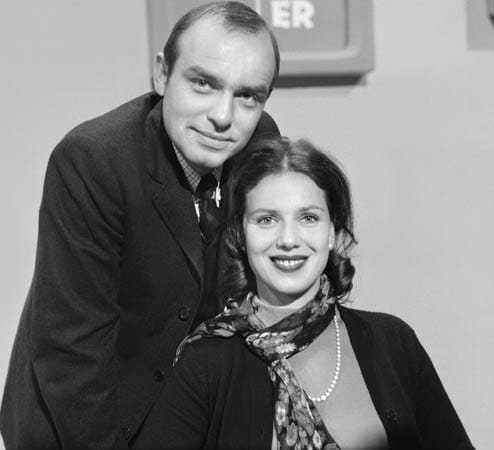 Der Schauspieler war drei Mal verheiratet. Seine erste Ehe mit der Journalistin Marlet Schaake dauerte von 1963 bis 1965. Seine zweite mit der Berufskollegin Witta Pohl wurde 1976 geschieden. Aus der Beziehung gingen die Zwillinge Stefanie und Florian hervor, die in Berlin leben. Der Schauspieler war drei Mal verheiratet. Seine erste Ehe mit der Journalistin Marlet Schaake dauerte von 1963 bis 1965. Seine zweite mit der Berufskollegin Witta Pohl wurde 1976 geschieden. Aus der Beziehung gingen die Zwillinge Stefanie und Florian hervor, die in Berlin leben.