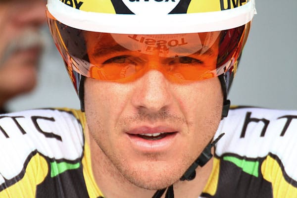 Der australische Radprofi Adam Hansen hatte sich auf der ersten Etappe von Rotterdam nach Brüssel bei einem Sturz Knochenbrüche zugezogen, der Columbia-Fahrer fuhr die Etappe aber noch zu Ende.