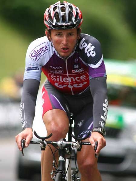 Mickael Delage von der Equipe Omega Pharma-Lotto stürzte auf der 2.Etappe in Richtung Spa und schied verletzt aus.