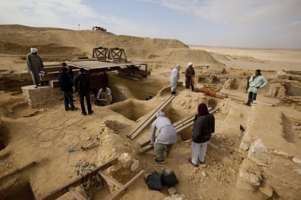 Archäologie:In Sakkara in Ägypten entdeckten Archäologen zwei Gräber aus der Zeit der Pharaonen. Seit 4300 Jahren wurden die Gräber eines ranghohen Beamten und seines Sohnes nicht geöffnet. Archäologie:In Sakkara in Ägypten entdeckten Archäologen zwei Gräber aus der Zeit der Pharaonen. Seit 4300 Jahren wurden die Gräber eines ranghohen Beamten und seines Sohnes nicht geöffnet.