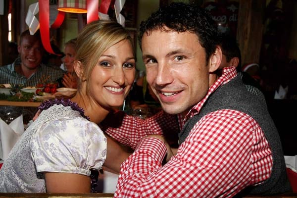 Andra, die schöne Tochter des amtierenden Nationaltrainers Bert van Marwijk, hat Bayerns Mittelfeldspieler Mark van Bommel geheiratet.