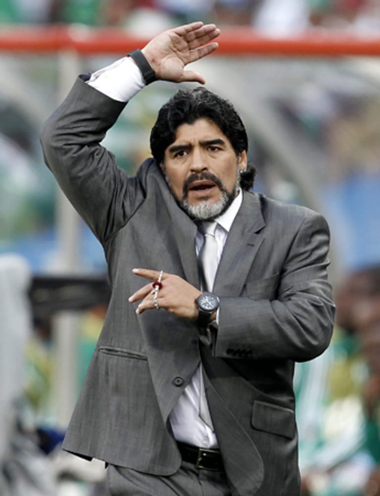 "Pelé soll zurückgehen ins Museum." (Diego Maradona auf die Frage, was er von Pelés Aussage hält, dass Maradona nur Nationaltrainer Argentiniens geworden sei, weil er das Geld und eine Arbeit braucht.)