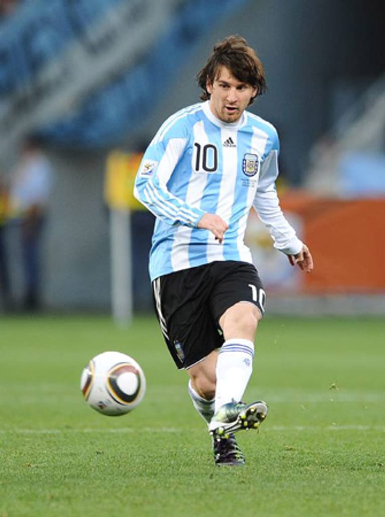 "Wir spielen den schönsten Fußball, haben die schönsten Spieler und wissen, wie wir unsere Frauen behandeln müssen." (Argentiniens Superstar Lionel Messi)