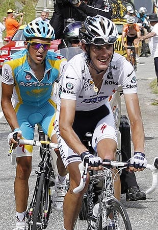 Favoriten-Duo: Andy Schleck (vorn) und Alberto Contador haben auf der schweren Alpen-Etappe gezeigt, dass der Tour-Sieg nur über sie geht.