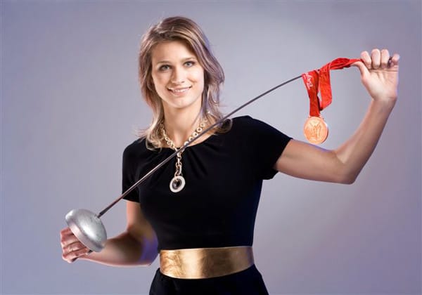 Unsere hübsche Fecht-Königin mit olympischer Goldmedaille: Britta Heidemann
