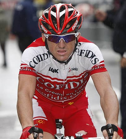 Mit Samuel Dumoulin ist der kleinste Fahrer ausgeschieden, der die Tour in Rotterdam in Angriff genommen hatte. Der 1,59 Meter große Franzose war zu entkräftet und trat nicht mehr zu 12. Etappe an.