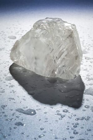 507,55 Karat: Dieser gut hundert Gramm schwere Edelstein ist einer der größten je gefundenen Diamanten. Er wurden in Südafrika entdeckt. Die Region lag Jahrmillionen lang über Magmaschloten, die Diamanten aus dem Erdinneren an die Oberfläche befördern 507,55 Karat: Dieser gut hundert Gramm schwere Edelstein ist einer der größten je gefundenen Diamanten. Er wurden in Südafrika entdeckt. Die Region lag Jahrmillionen lang über Magmaschloten, die Diamanten aus dem Erdinneren an die Oberfläche befördern